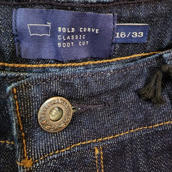 Levi's Bold Curve Jeans - Picture 4 of 6